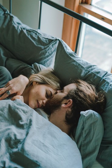 Полноценные 8 часов сна по ночам сделают секс более качественным